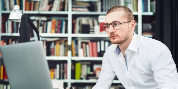 Administración de Empresas con IA: gobernar tecnología desde la mesa de decisión