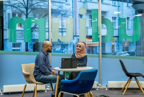 Matriz de idiomas para MBAs especializados: inglés para estudiar, español para dirigir en España y estrategia para escalar en Europa