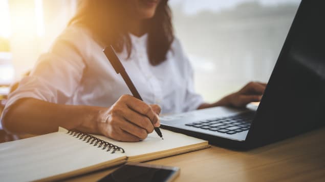 Autogestión académica con rendición de cuentas: la agilidad que protege tu inversión