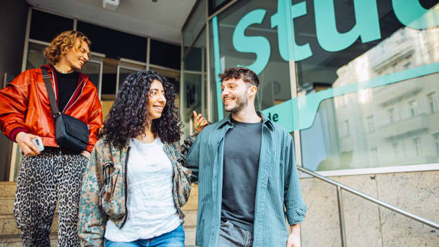 Siete pasos para aplicar: del formulario a la carta que sostiene tu visa