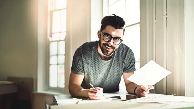 Del diploma aislado al capital relacional: cómo una credencial viaja mejor cuando no viaja sola